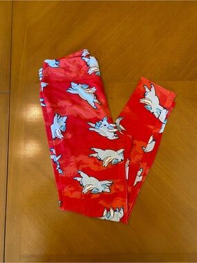 LuLaRoe one size OS buttery soft flying pig red blue leggings like new